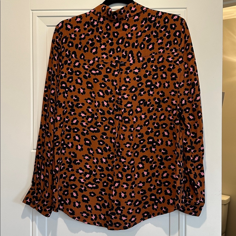 Sanctuary Rust Leopard Print Button-Down with Pin… - image 5